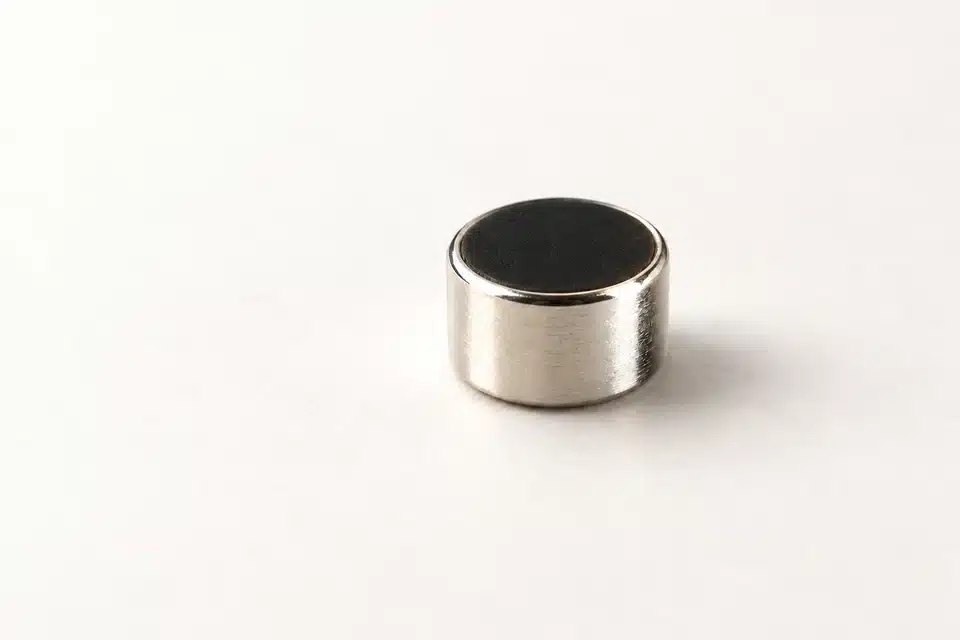 Illustrated close-up of a short silver cylindrical Nano receiver with a dark face.